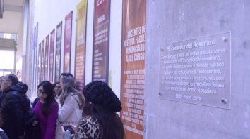 Una placa colocada en la Facultad de Humanidades recuerda las instalaciones donde funcionó el comedor universitario en tiempos de las movilizaciones. Una placa colocada en la Facultad de Humanidades recuerda las instalaciones donde funcionó el comedor universitario en tiempos de las movilizaciones.