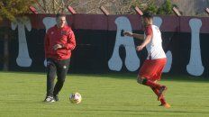 El DT. Kudelka entrena y analiza. El DT. Kudelka entrena y analiza.