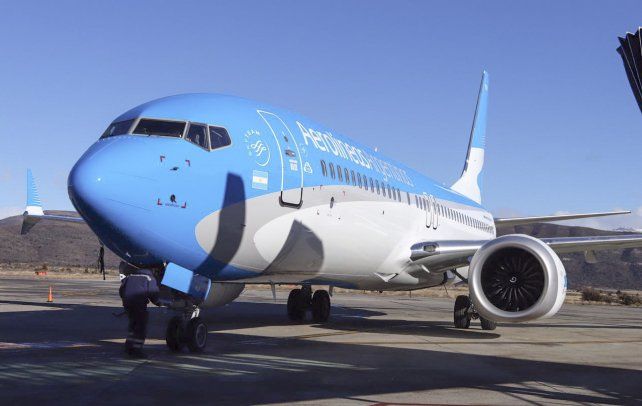 Aerolíneas mantendrá el vuelo diario entre Rosario y Bariloche con casi 12 mil asientos.  