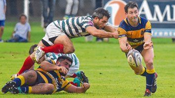 A cara de perro. El hombre de Gimnasia intenta abrir la pelota. El mens sana consiguió un triunfo resonante. A cara de perro. El hombre de Gimnasia intenta abrir la pelota. El mens sana consiguió un triunfo resonante.