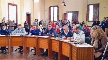 En la mira. El monto elevado de los salarios del actual Concejo de Venado Tuerto generó una gran polémica en los últimos días en la ciudad. En la mira. El monto elevado de los salarios del actual Concejo de Venado Tuerto generó una gran polémica en los últimos días en la ciudad.
