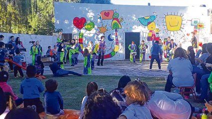 En los barrios. Las actividades de Aldeas Infantiles se desarrollan en La Boca y La Cerámica con dos centros para los niños. En los barrios. Las actividades de Aldeas Infantiles se desarrollan en La Boca y La Cerámica con dos centros para los niños.