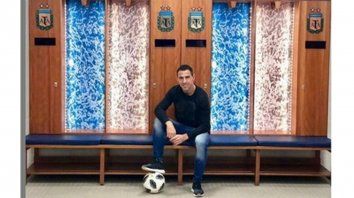 En el vestuario de la selección. La Fiera estaba feliz con la chance de volver a lucir la albiceleste. En el vestuario de la selección. La Fiera estaba feliz con la chance de volver a lucir la albiceleste.