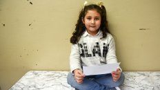 Victoria está cursando en la primaria de la Brigadier López y dice que en un futuro le gustaría escribir sobre su vida. Victoria está cursando en la primaria de la Brigadier López y dice que en un futuro le gustaría escribir sobre su vida.