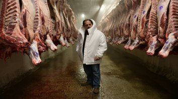 El gremio de la carne. Julio Chávez da vida a El Tigre Verón, un sindicalista que defiende a los empleados pero no escatima en ampliar su poder y su patrimonio. El gremio de la carne. Julio Chávez da vida a El Tigre Verón, un sindicalista que defiende a los empleados pero no escatima en ampliar su poder y su patrimonio.