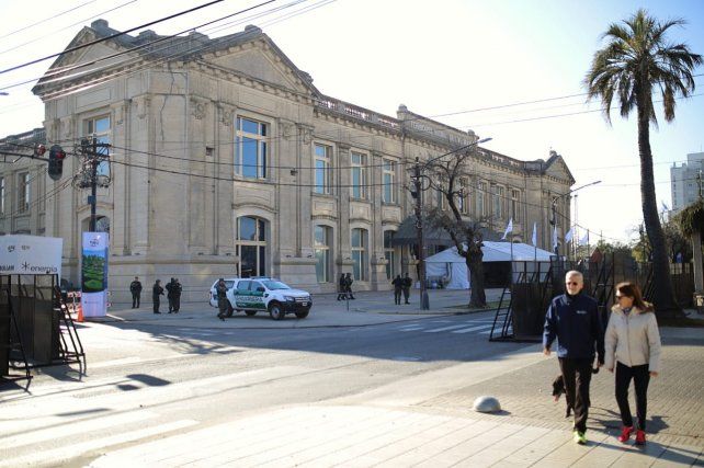 En las inmediaciones de la Estaci&oacute;n Belgrano ya hay un fuerte operativo de seguridad de las fuerzas federales. (Foto: diario Uno de Santa Fe)
