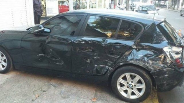 Destrozado. Así quedó el BMW del presunto infiel tras ser descubierto con otra mujer por su pareja.