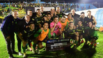 defensa fue mas efectivo en los penales y elimino a gimnasia defensa fue mas efectivo en los penales y elimino a gimnasia