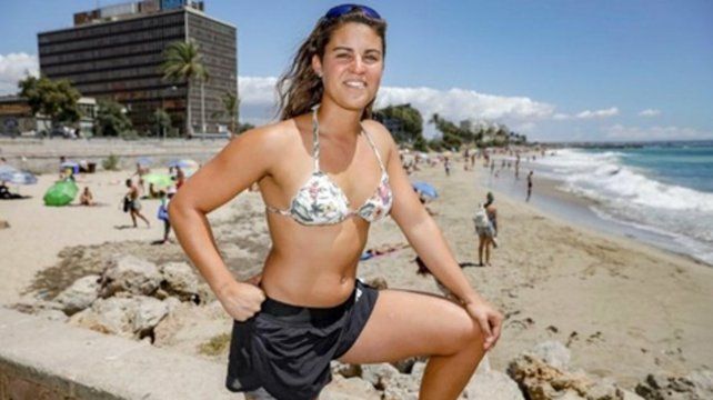Macarena Cabrujo. La joven argentina se tir&oacute; al mar y salv&oacute; al ni&ntilde;o.
