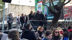 Reclamo que no cesa. Los familiares de las víctimas volvieron a congregarse ayer frente al terreno donde se erigía el edificio de Salta 2141. Reclamo que no cesa. Los familiares de las víctimas volvieron a congregarse ayer frente al terreno donde se erigía el edificio de Salta 2141.