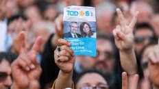 Argentina sufre de un complejo. Se lo puede llamar el mito de la excepcionalidad argentina, o el mito de país rico. Argentina sufre de un complejo. Se lo puede llamar el mito de la excepcionalidad argentina, o el mito de país rico.