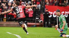 Primer festejo. Lucas debutó de la mejor manera y con un gol que aseguró la victoria. Primer festejo. Lucas debutó de la mejor manera y con un gol que aseguró la victoria.