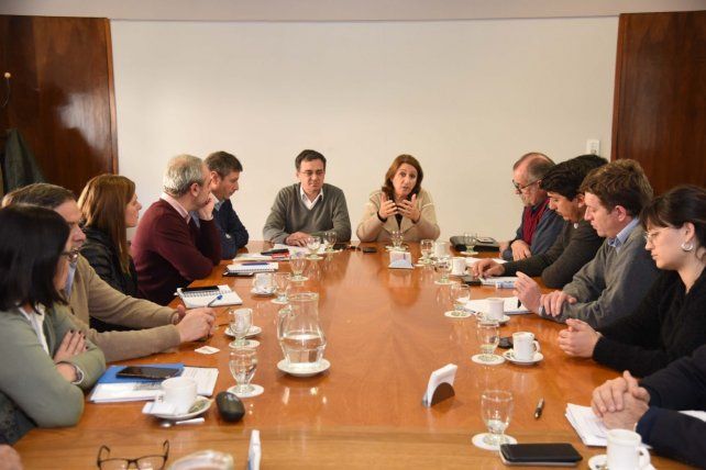 La intendenta Mónica Fein en la reunión de gabinete en la que comunicó el recorte de gastos. 