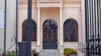 La tradicional fachada. La refacción puso en valor el edificio. Hubo un acto con la participación del gobernador Lifschitz y la intendenta Fein. La tradicional fachada. La refacción puso en valor el edificio. Hubo un acto con la participación del gobernador Lifschitz y la intendenta Fein.