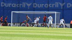 newells perdio el orden y sucumbio ante la eficacia de velez newells perdio el orden y sucumbio ante la eficacia de velez