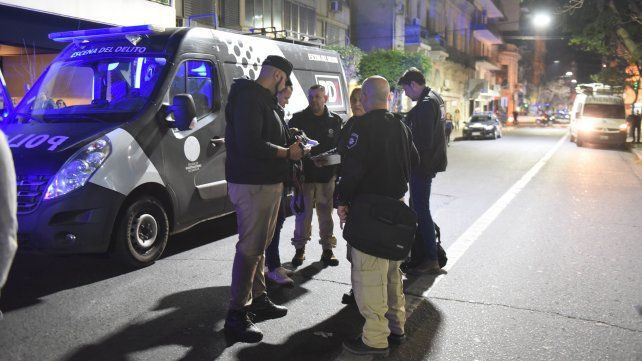 La policía durante las primeras actuaciones en Laprida al 1400.