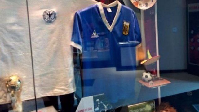 La camiseta con la que Diego le hizo el gol con la mano a los ingleses, uno de los tesoros buscados.