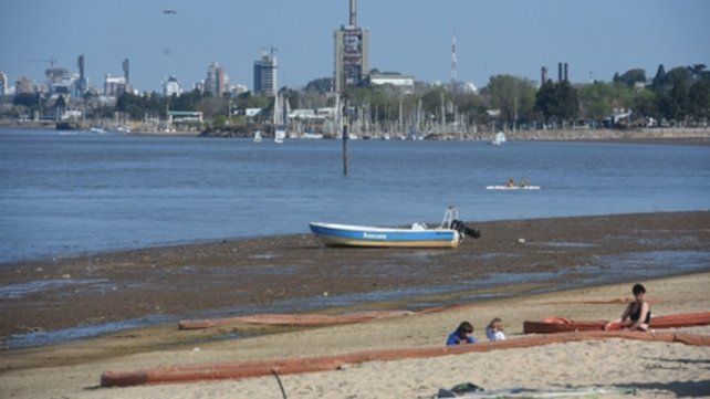 barro. La fisonomía de la playa se modificó drásticamente. Se aguarda un aumento del caudal del Paraná.