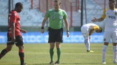 Por Copa Argentina. Loustau, entre Leal y Caruzzo, en la cancha de Arsenal. Por Copa Argentina. Loustau, entre Leal y Caruzzo, en la cancha de Arsenal.