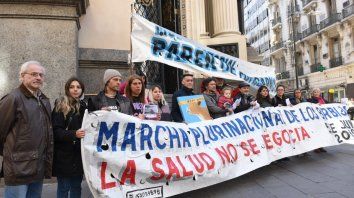 Los ambientalistas se concentraron en la puerta de la Bolsa de Comercio. Los ambientalistas se concentraron en la puerta de la Bolsa de Comercio.