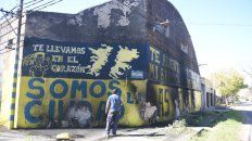 vandalizaron el frente de un local pintado con los colores de central vandalizaron el frente de un local pintado con los colores de central