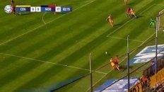 La falta fue penal. Alexis Rodríguez toca atrás antes de que la pelota se vaya y Brítez lo barre afuera de la cancha. Merlos debió cobrar. La falta fue penal. Alexis Rodríguez toca atrás antes de que la pelota se vaya y Brítez lo barre afuera de la cancha. Merlos debió cobrar.