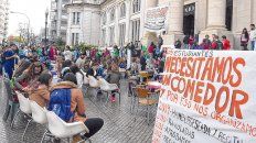 Reclamo. Una de las protestas que realizaron estudiantes de medicina reclamando la apertura del comedor universitario. Reclamo. Una de las protestas que realizaron estudiantes de medicina reclamando la apertura del comedor universitario.