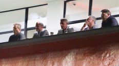 En el palco. Kudelka, Peratta, DAmico y el Toto Berizzo junto a un amigo. En el palco. Kudelka, Peratta, DAmico y el Toto Berizzo junto a un amigo.