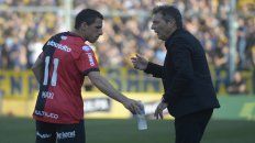 Kudelka habla con Maxi en el clásico. El DT dijo que el desafío en el torneo es permanente. Kudelka habla con Maxi en el clásico. El DT dijo que el desafío en el torneo es permanente.
