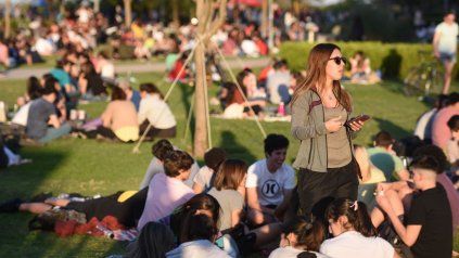 Unos 70 mil rosarinos recibieron la primavera en los espacios verdes y la costa Unos 70 mil rosarinos recibieron la primavera en los espacios verdes y la costa