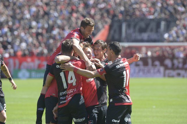 Newells hizo del Coloso una fortaleza y desde allí se aleja de los problemas