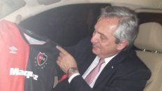 Alberto F. posó con la camiseta de Newells y las redes explotaron Alberto F. posó con la camiseta de Newells y las redes explotaron