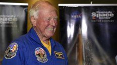 John McBride fue piloto en la misión STS-41G del Transbordador Espacial Challenger en 1984. John McBride fue piloto en la misión STS-41G del Transbordador Espacial Challenger en 1984.