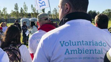 Dar una mano. Los integrantes del Voluntariado Ambiental estarán este sábado en la costa central. Dar una mano. Los integrantes del Voluntariado Ambiental estarán este sábado en la costa central.