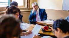 Ayer, Fernández tomó exámenes a sus alumnos. Ayer, Fernández tomó exámenes a sus alumnos.