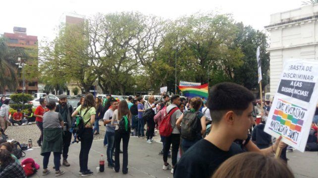 Los militantes del colectivo LGBTIQ acamparon durante tres días en la puerta de la Legislatura.