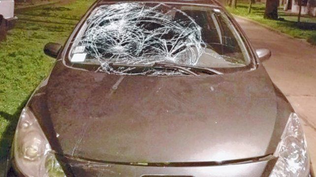 Elocuente. As&iacute; qued&oacute; el veh&iacute;culo que conduc&iacute;a un joven de 28 a&ntilde;os que, tras atropellar al polic&iacute;a, intent&oacute; fugarse. 
