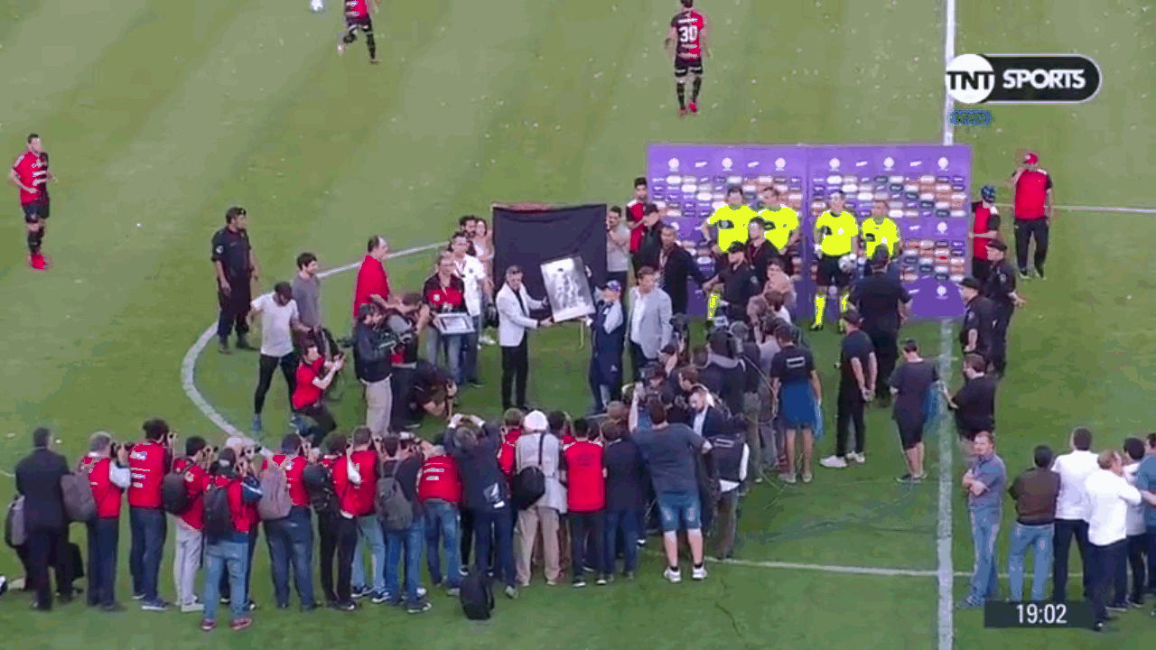Newells vivió una fiesta con Maradona y una pesadilla con Gimnasia
