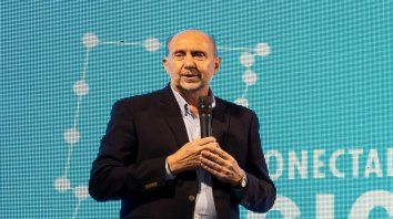 Electo. Perotti reformulará la ley de ministerios de acuerdo a las prioridades de su gestión. Electo. Perotti reformulará la ley de ministerios de acuerdo a las prioridades de su gestión.