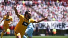 Lucas Gamba festeja el gol que le dio el triunfo al equipo canalla. Lucas Gamba festeja el gol que le dio el triunfo al equipo canalla.