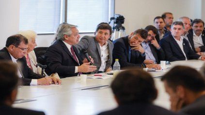 Alberto Fernández, junto a Arroyo y Tinelli, en la primera reunión del consejo federal contra el hambre. Alberto Fernández, junto a Arroyo y Tinelli, en la primera reunión del consejo federal contra el hambre.
