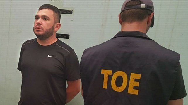 Esteban Lindor Alvarado está detenido por un homicidio y está sospechado por narcotráfico.