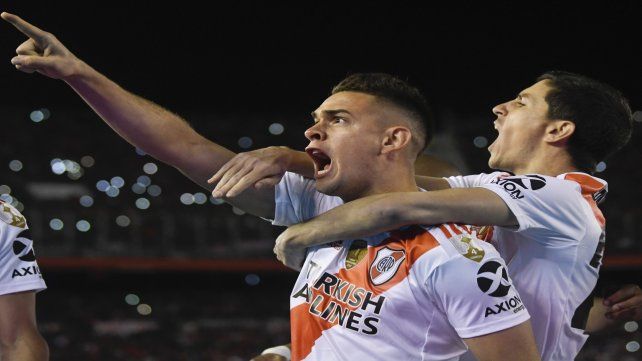 Grito millonario. El delantero Santos Borré y el volante Nacho Fernández pueden torcer a favor de River la final de hoy en Lima.