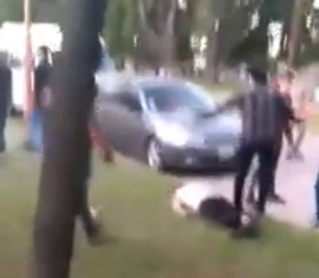 Un video muestra una violenta pelea entre jóvenes en Totoras