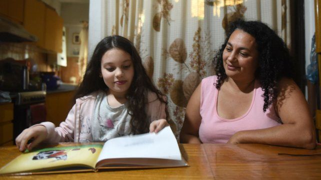 Sofía, la nena que en un año leyó más de 200 libros de cuentos