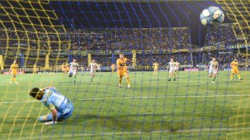 Ribas convierte ante Aldosivi. Ribas convierte ante Aldosivi.