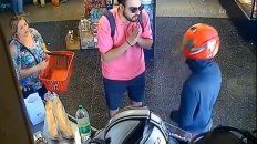 Un joven le rogó a un ladrón que le devuelva la billetera