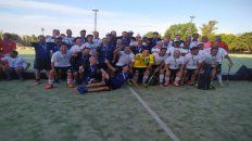 Los campeones y subcampeones se mezclan para la foto. Los rosarinos mostraron un nivel alto.