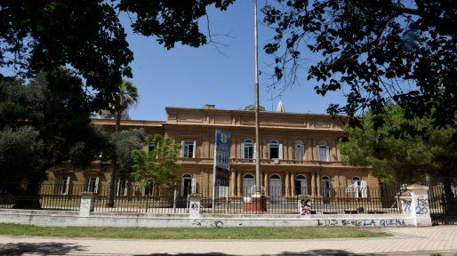 La institución. La escuela de Entre Ríos al 1100 quedó en el ojo de la tormenta. &nbsp;