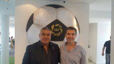 Enemigos íntimos. Chiqui Tapia y Elizondo, presidentes de AFA y Superliga que ya no se llevan bien. Enemigos íntimos. Chiqui Tapia y Elizondo, presidentes de AFA y Superliga que ya no se llevan bien.